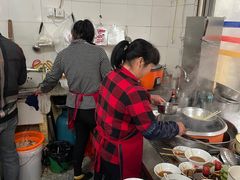 自助取餐区-依云煎包店