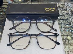 -三叶眼镜城批发市场(上海火车站店)