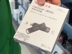 -Apple零售店(华贸购物中心店)