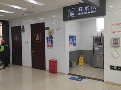 -窦店服务区-停车场