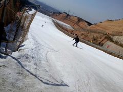 -采薇庄园四季滑雪场