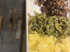 -万里闯关东铁锅炖菜馆(高新旗舰店)