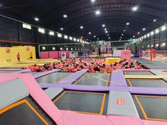 -嘿哟动霸CHUA·新潮玩运动娱乐中心·蹦床滑冰团建乐园