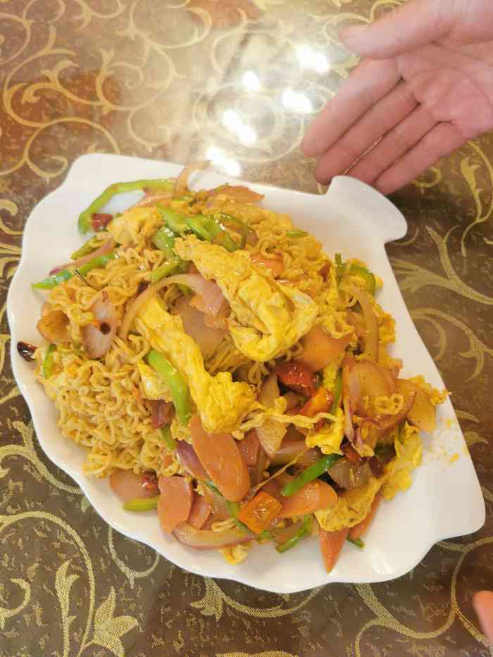 绥德胖东烤吧(中央公园店)-"西红柿炒鸡蛋里西红柿的标签都在,炸鲜蘑