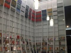 -钟书阁(松江泰晤士小镇店)