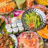 厨师都是泰国人的大排档味道太正了 太羡慕了