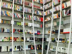 -钟书阁(松江泰晤士小镇店)