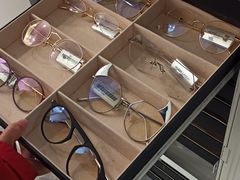 -目艮眼镜SHOWROOM(品牌集合店)