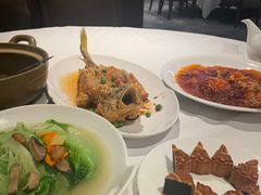 金蒜蜂巢脆皮石碣黄花鱼-粤财皇冠假日酒店·彩华轩中餐厅