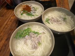 -亮亮面馆(经六路店)