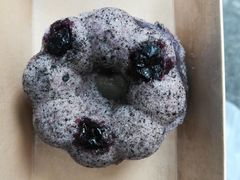 黑芝麻蓝莓甜甜圈-米阿糯糕团•酒酿•甜品(莫愁店)
