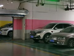 -爱琴海购物公园-地下停车场