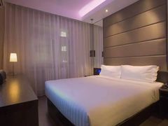 -桔子酒店(上海西藏北路地铁站店)