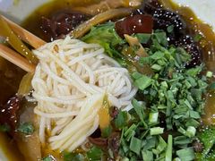 酸菜肉丝米线-越洋肖氏老米线(杨家坪店)