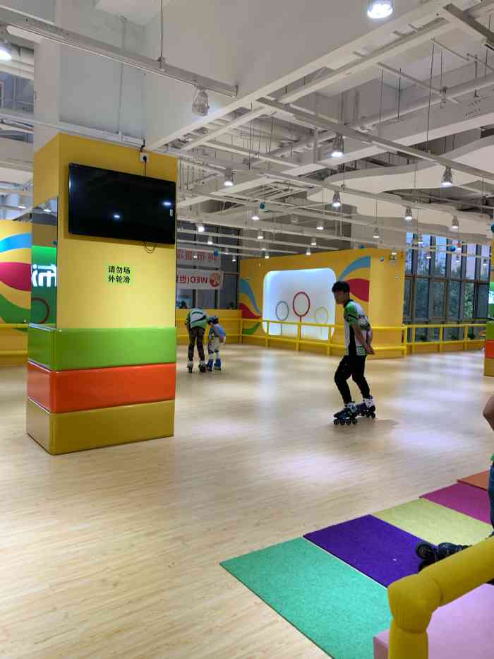 阿布溜溜(弘基时尚生活中心店)-"就开在公司楼下的轮滑店,想着方便就