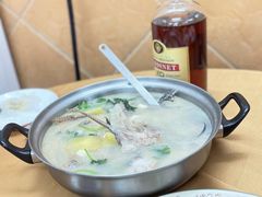 芫茜鱼头豆腐汤-众源美食(光复阁店)