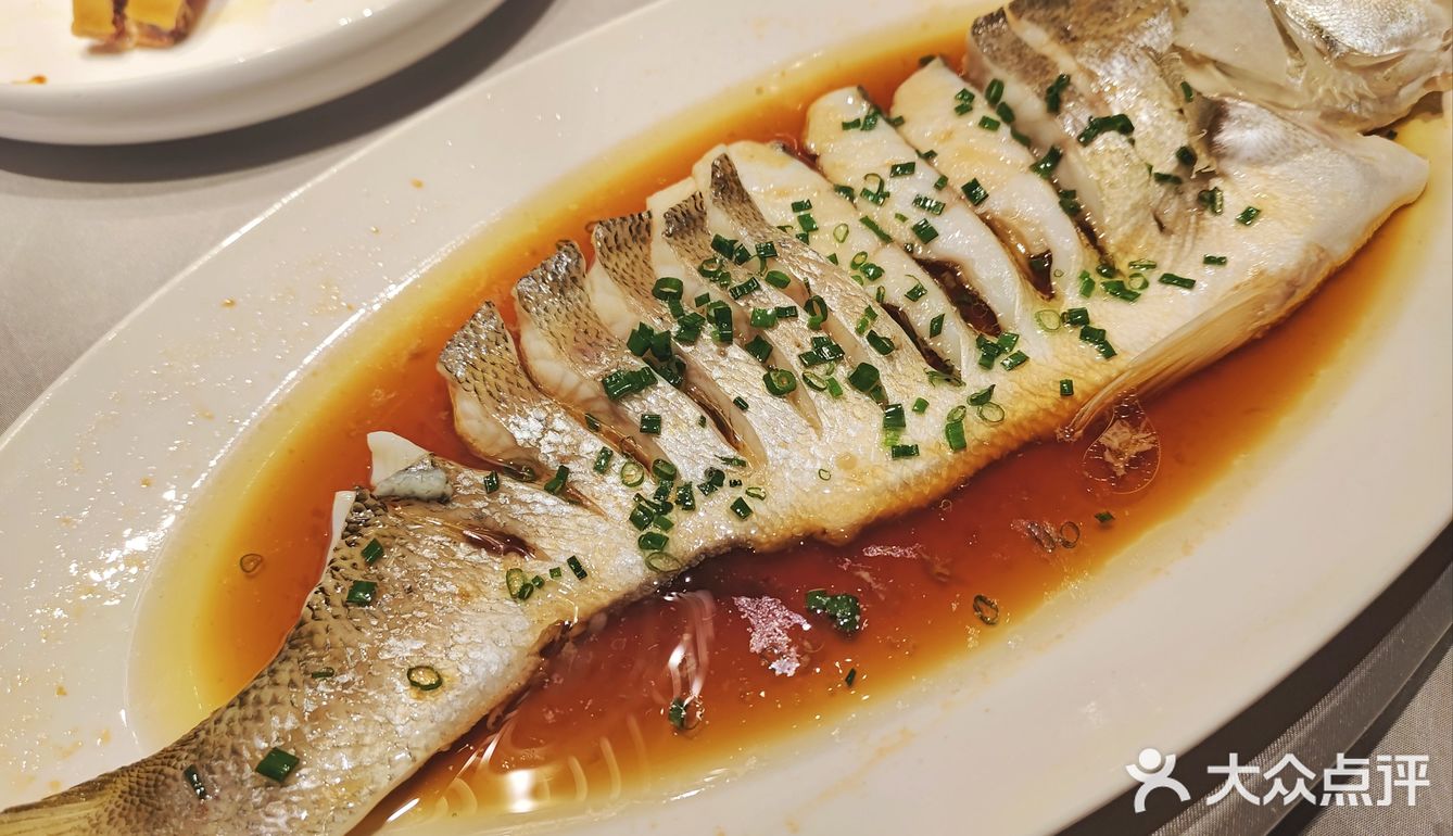 秘制酱烧大鱼头！超大号捞汁生蚝！河鲜海鲜统统归我肚子里