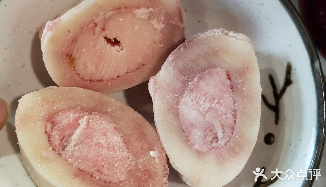 鲜鸭血和腊肠很好吃，那个胶原牛肉很有特点