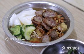 Braised Sausage and Sour Rice Noodles