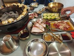 -围炉肉舍•炭烤活鳗•丹东海鲜烤肉(步行街店)