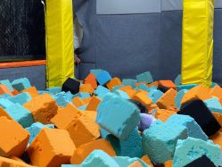 -蹦贝运动中心·蹦床·攀岩·闯关(龙岗店)