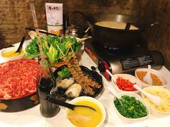 -鲜入围煮花胶鸡海鲜火锅