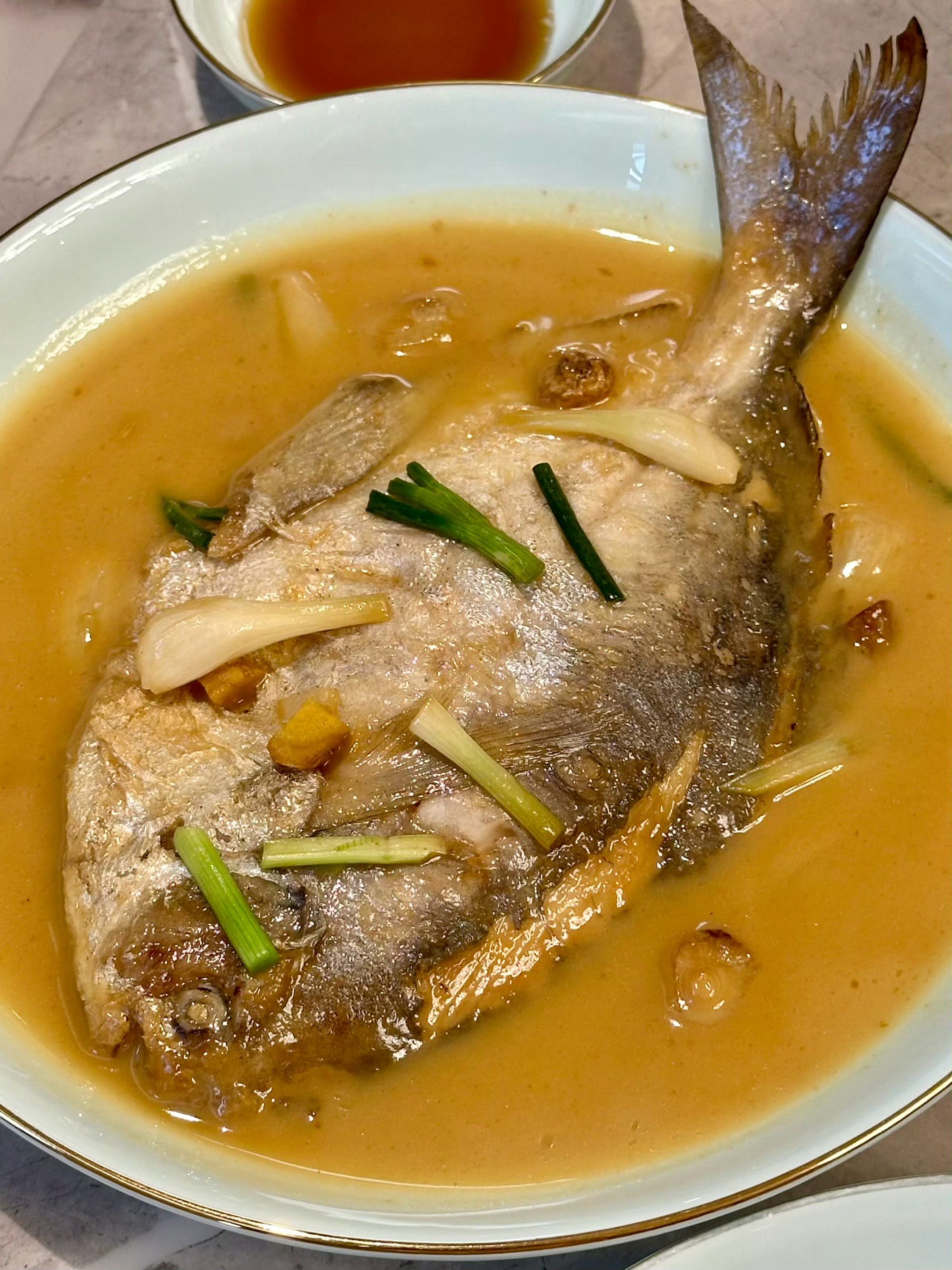 虎皮海椒,家烧鲳鱼,鲜卤猪肚,隔水蒸饭