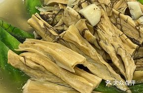 Luffa and Dried Tofu Skin in Superior Broth