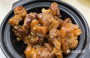 Braised Pig's Feet in Yellow Wine