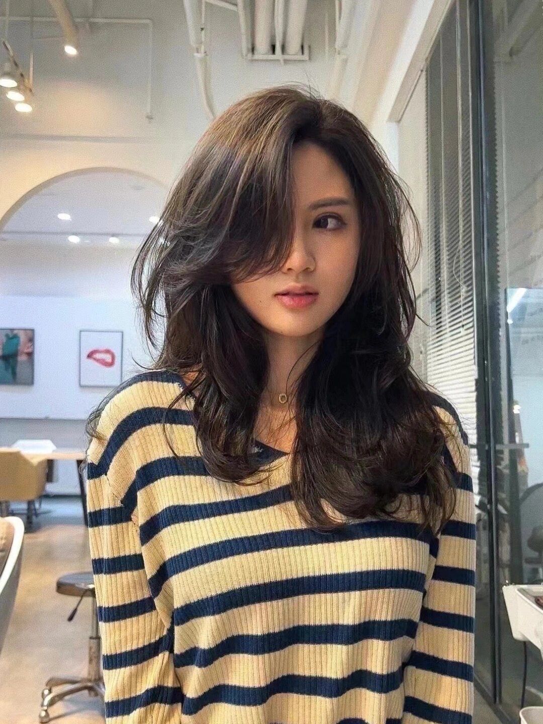 慵懒少女感烫发 女生中长气质发型 超显脸