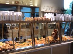 面包甜点陈列柜-Dough&Joe团憩(瑞虹天地月亮湾店)