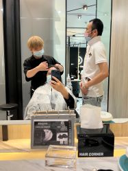 -HAIR CORNER