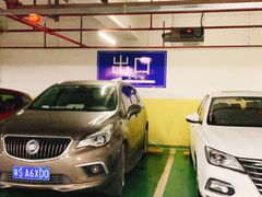 -奉贤宝龙城市广场·停车场