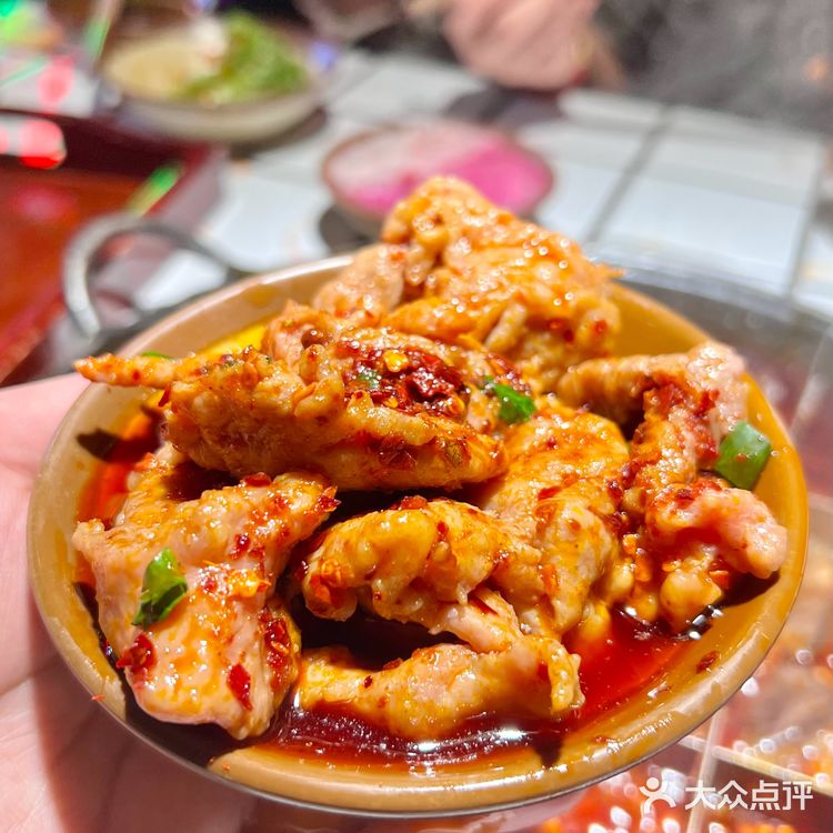 重庆旅游三连，洪崖洞、十八梯、吃防空洞火锅！