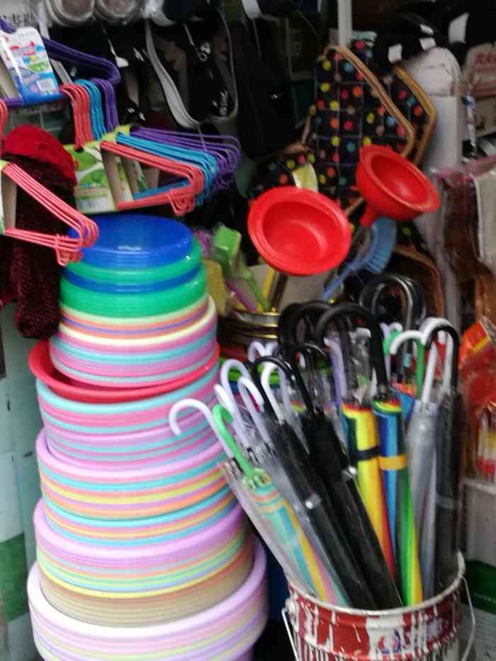 强强日用杂货店-"杂货店算得上小时候的情怀了,那时弄堂口,.