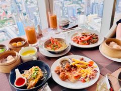 -彩虹云霄酒店75层国际自助餐