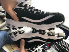 -SKECHERS(丹尼斯三天地店)