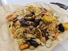 -老东镇啤酒屋海鲜加工·蒸汽海鲜·海鲜烧烤(台东店)