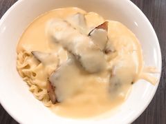 猪颈肉芝士捞公仔面-新记餐厅(香槟大厦店)