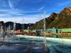 -百里峡七彩艺术小镇