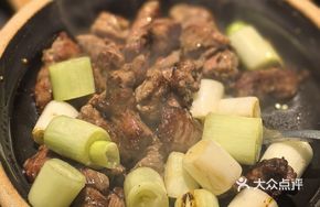 Black Pepper Beijing Green Onion Stir-fried Beef Cubes