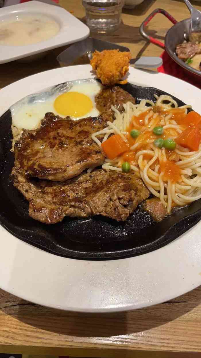豪客来牛排(金鸡湖欧尚店)-"团购去的,很划算.自助の水果还行,环境有.