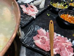 -果松木炭酸菜铜火锅·外婆参鸡汤