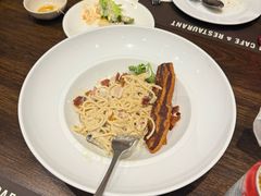 -Chom Cafe and Restaurant