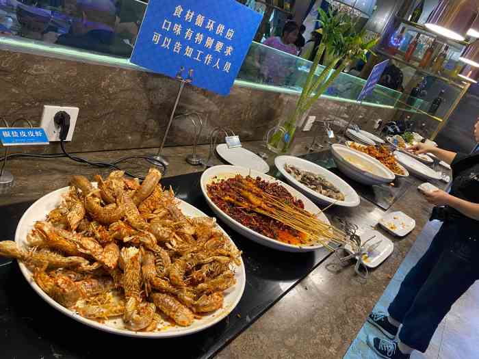 鲸鱼岛鲜活海鲜涮锅自助(大汉悦中心店)