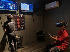 -VR 间客漫·PS电玩·虚拟现实包间游戏电竞(街道口店)