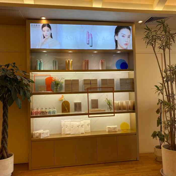时尚殿堂·beauty lounge(祥云小镇店"位置在祥云小镇高级超市地下