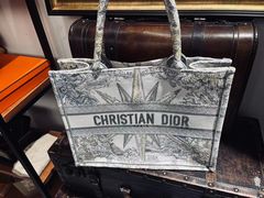 -小飞侠奢侈品回收 寄卖 养护(宝山宝龙广场店)