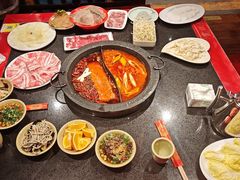 -宽板凳老灶火锅(台湾街店)