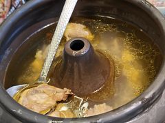 汽锅鸡（走地铁脚麻鸡）-云海肴云南菜·蒸汽石锅鱼(青岛万象城店)